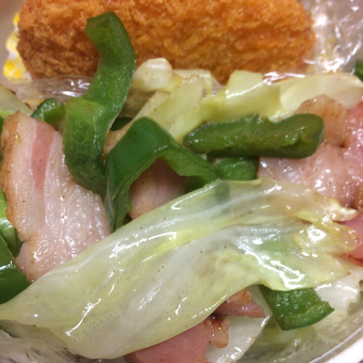 ピーマンとベーコンとキャベツの炒め物